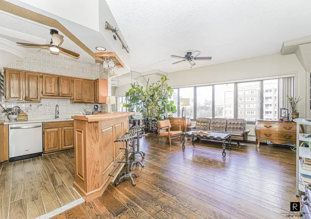 Homes for sale in New York City, NY | 10 Bay Street Lndg #5-J, New York City, NY 10301 | MLS# RLS20067378