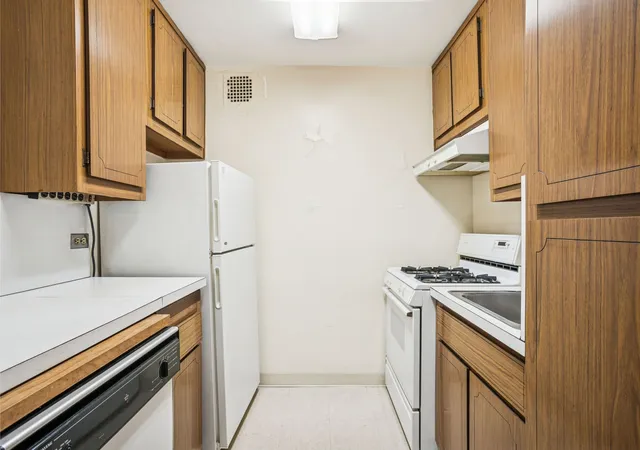 Photo 3 of Sale Pending at 155 W 68th Street #10-16, New York, NY 10023 | MLS# RLS20067515 | Listing updated on 2026-03-02
