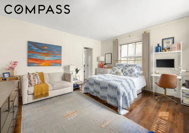 2nd image of 2 Grove St #5B, New York, NY 10014 | MLS# RLS20065081