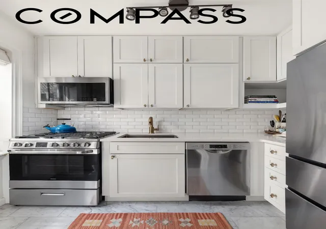 3rd image of 2 Grove St #5B, New York, NY 10014 | MLS# RLS20065081