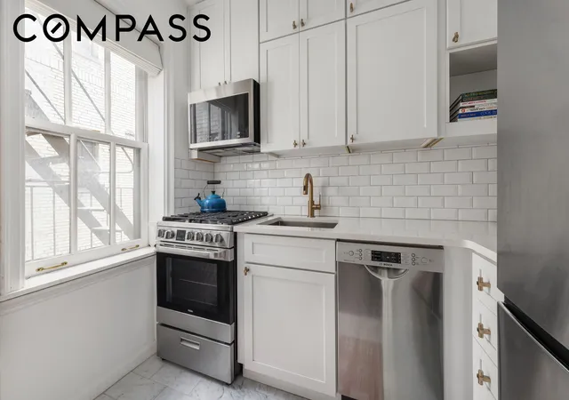 4th image of 2 Grove St #5B, New York, NY 10014 | MLS# RLS20065081