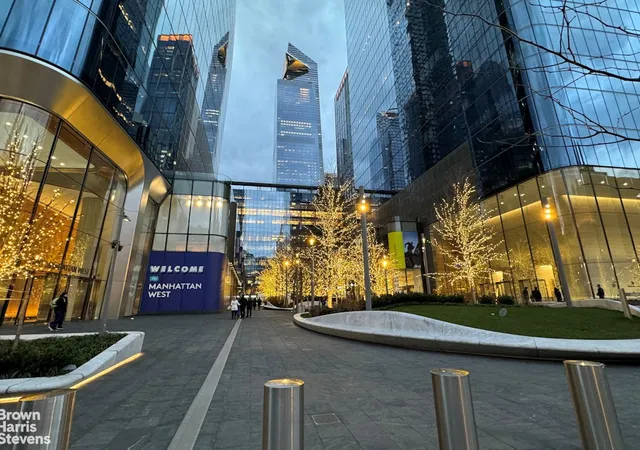2nd image of 433 W 34Th St, New York, NY 10001