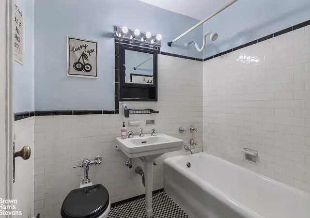 Homes for sale in New York City, NY | 433 W 34Th St #5M, New York City, NY 10001 | MLS# RLS20067808