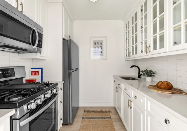 2nd image of 651 Vanderbilt St, Brooklyn, NY 11218
