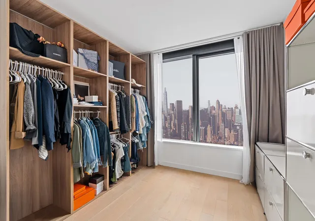 Photo 3 of House for sale at 3 Court Sq #2902, New York City, NY 11101 | MLS# RLS20068432 | Listing updated on 2026-07-23