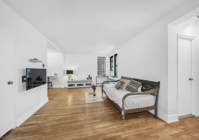 Homes for sale in New York City, NY | 54 E 8Th St #3L, New York City, NY 10003 | MLS# RLS20068503