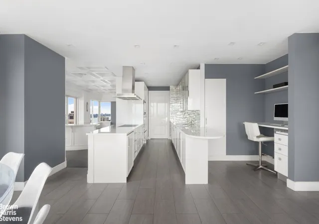 Listing Photo 5 - Condo for sale in building located at 200 E 69Th St, New York City, NY 10021 - Unit #47