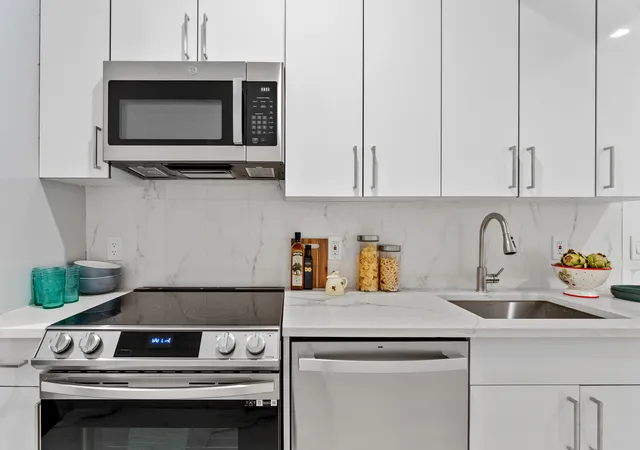 4th image of 122 Palmetto St, New York City, NY 11221