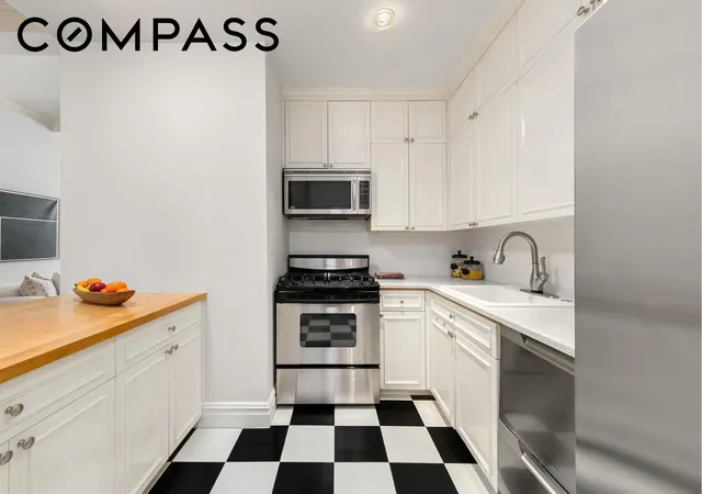 4th image of 3 Hanover Sq #17C, New York, NY 10004 | MLS# RLS20068896