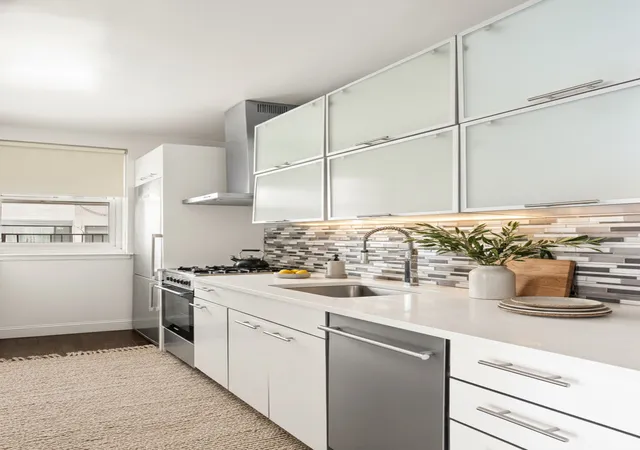 2nd image of 64 E 94Th St, New York, NY 10128