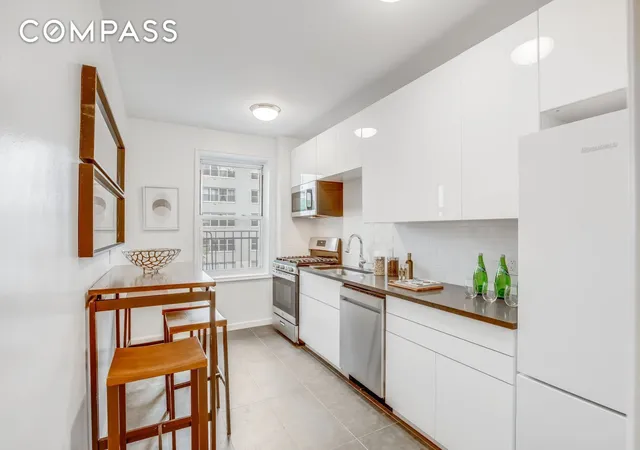 5th image of 300 W 53Rd St #3C, New York, NY 10019 | MLS# RLS20035838