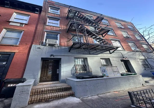 Photo 2 of Single family home for sale at 318 Bond St, Brooklyn, NY 11231 | MLS# RLS20068939 | Listing updated on 2026-01-28