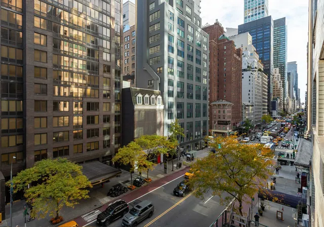 2nd image of 153 E 57Th St, New York City, NY 10022