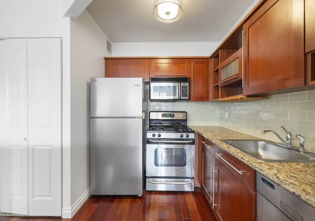 4th image of 30-85 Vernon Blvd, New York, NY 11102