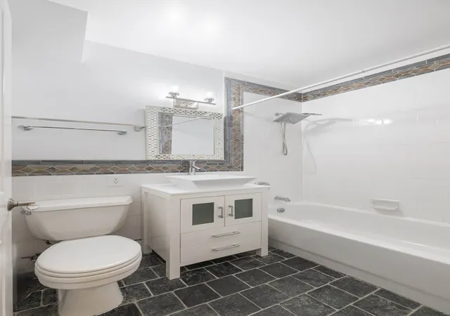 5th image of 30-85 Vernon Blvd, New York, NY 11102