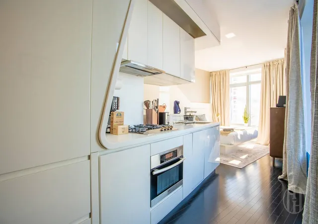 4th image of 123 Washington St #27/28/29, New York, NY 10006 | MLS# RLS20069846