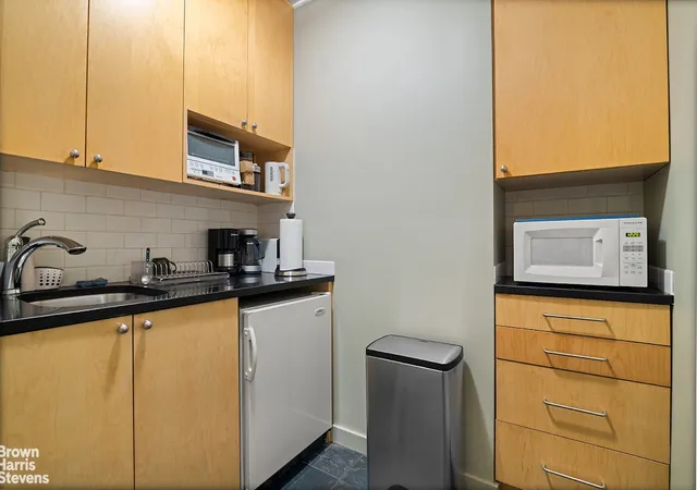 Listing Photo 5 - Condo for sale in building located at 325 W 86Th St, New York City, NY 10024 - Unit #1B
