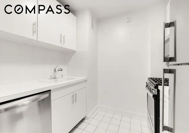 3rd image of 520 E 72Nd St #10H, New York, NY 10021 | MLS# RLS20069300