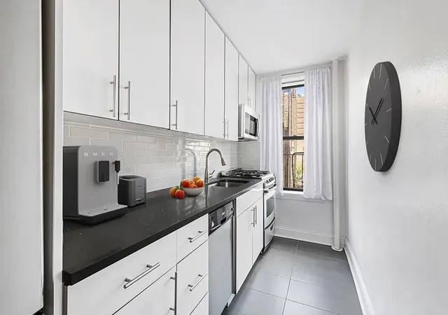 Photo 4 of House for sale at 305 W 18th Street #2-F, New York, NY 10011 | MLS# RLS20070226 | Listing updated on 2026-08-04
