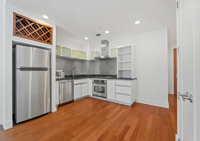 Photo 4 of House for sale at 44-27 Purves St #4-E, Long Island City, NY 11101 | MLS# RLS20070322 | Listing updated on 2026-06-14