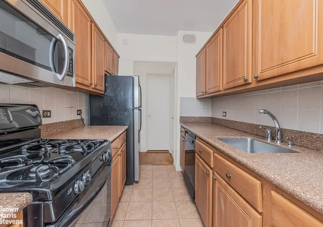 5th image of 3515 Henry Hudson Pkwy #10F, Bronx, NY 10463 | MLS# RLS20070513
