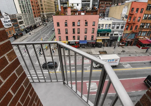 2nd image of 170 W 23Rd St, New York City, NY 10011