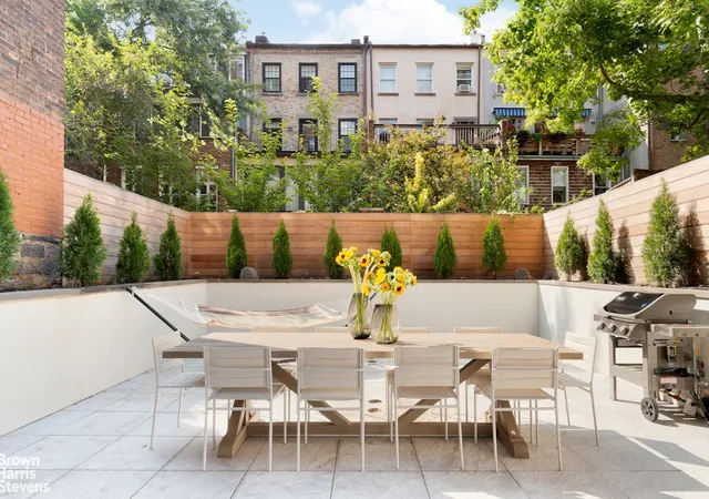 Photo 4 of Single family home for sale at 318 W 20th Street, New York, NY 10011 | MLS# RLS20070690 | Listing updated on 2026-03-23