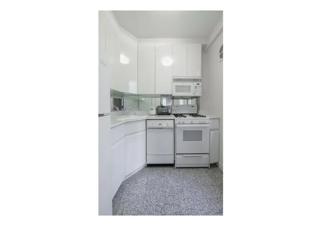 Photo 4 of House for sale at 116 Central Park S #10G, New York, NY 10019 | MLS# RLS20070767 | Listing updated on 2026-04-26