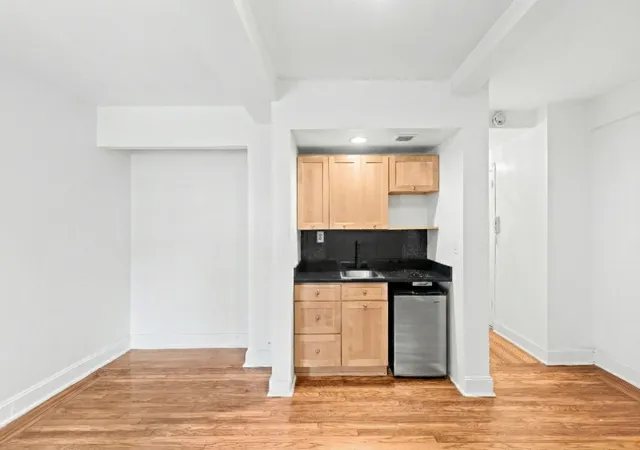 3rd image of 25 Tudor City Pl #1009, New York, NY 10017 | MLS# RLS20070918