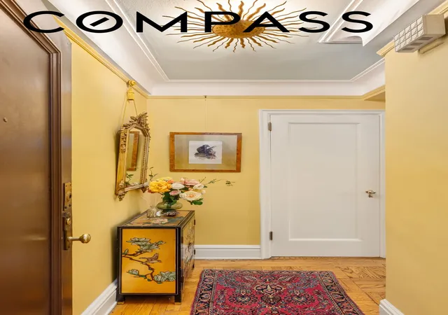 2nd image of 333 E 53Rd St, New York City, NY 10022