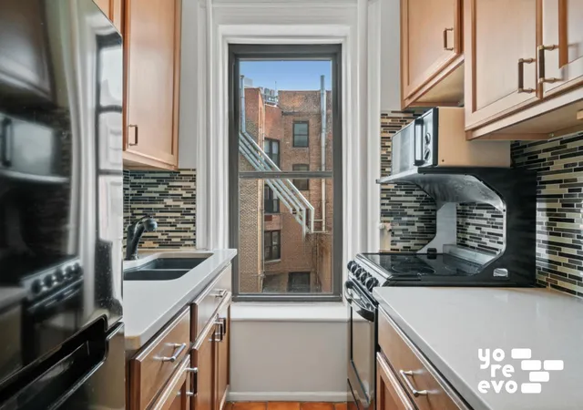 Photo 5 of House for sale at 227 W 11th Street #53, New York, NY 10014 | MLS# RLS20071156 | Listing updated on 2026-06-09
