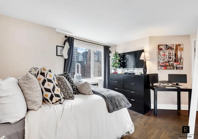 4th image of 211 E 51St St #12-D, New York City, NY 10022 | MLS# RLS20071177