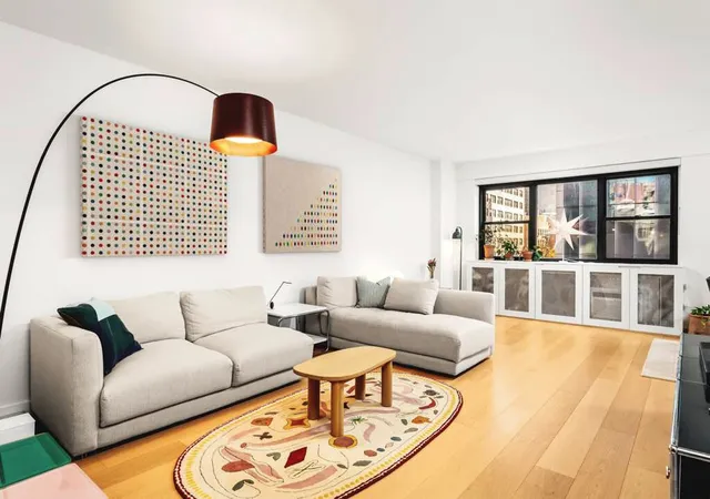 2nd image of 176 E 77Th St, New York City, NY 10075