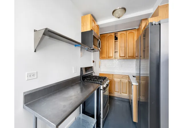 Homes for sale in New York City, NY | 230 W End Ave, New York City, NY 10023