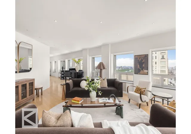 4th image of 500 Park Avenue Tower Condo, New York City, NY 10022