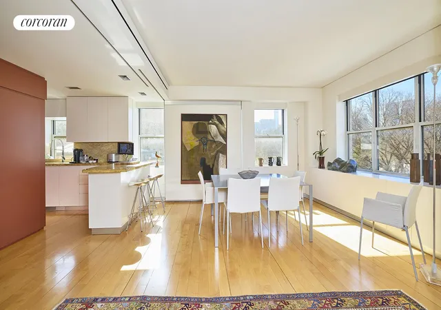 3rd image of 900 5Th Ave, New York City, NY 10021