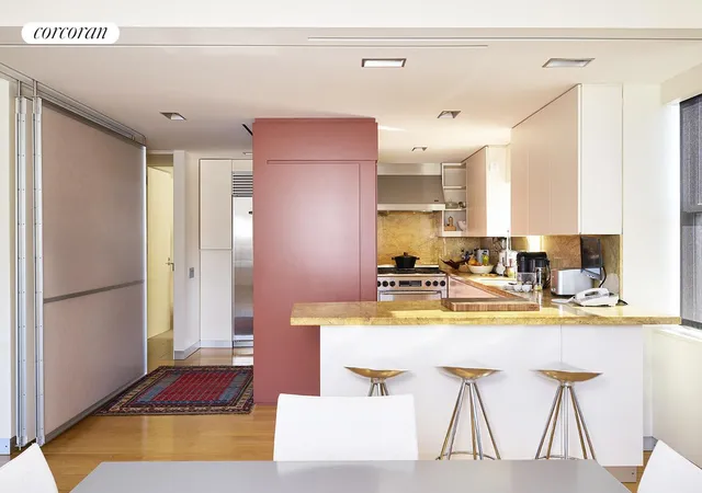 4th image of 900 5Th Ave, New York City, NY 10021