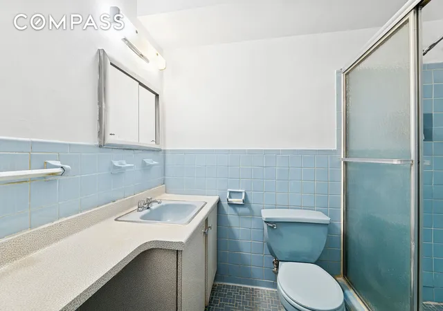 2nd image of 3755 Henry Hudson Pkwy W, New York City, NY 10463