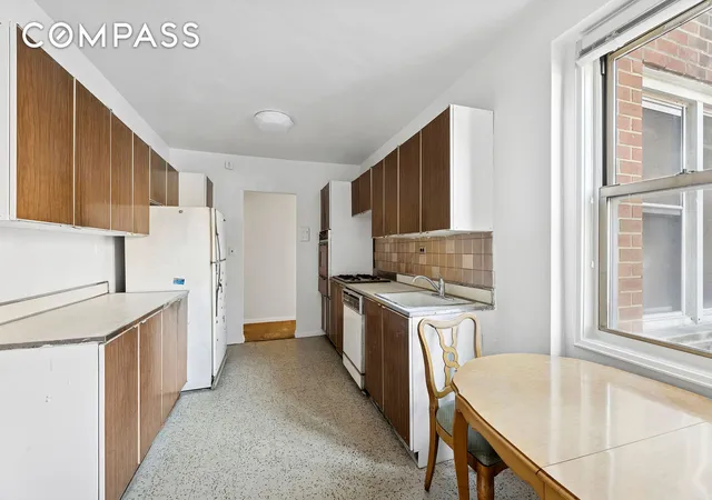 4th image of 3755 Henry Hudson Pkwy W, New York City, NY 10463