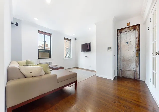 Homes for sale in New York City, NY | 31 Nagle Ave #W4, New York City, NY 10040 | MLS# RLS20071803
