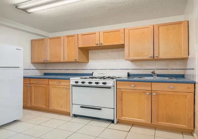 2nd image of 200 W 79Th St, New York, NY 10024