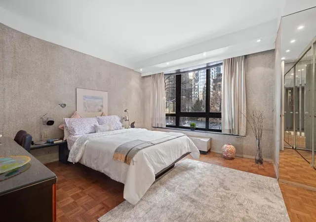 Photo 3 of Sale Pending at 100 United Nations Plz #3C, New York, NY 10017 | MLS# RLS20072046 | Listing updated on 2026-05-15