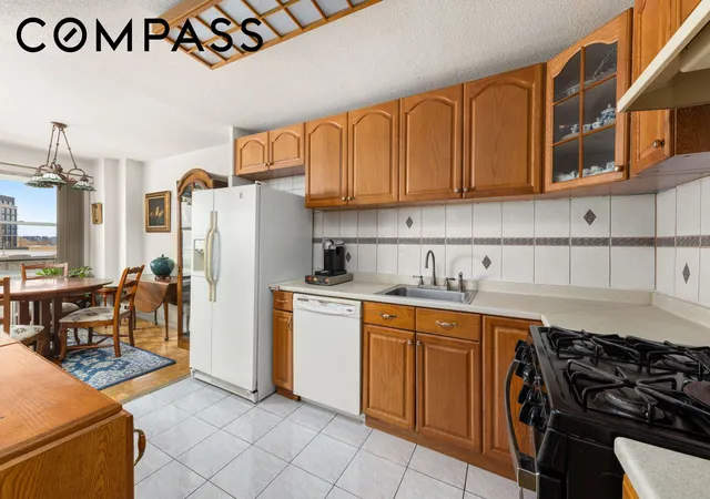 3rd image of 70-31 108Th St #6E, Forest Hills, NY 11375 | MLS# RLS20072105