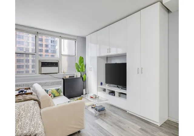 5th image of 240 E 35Th St #10J, New York City, NY 10016 | MLS# RLS20072178