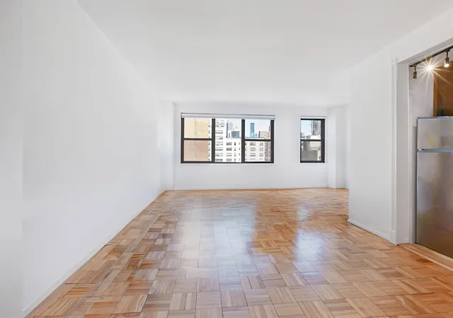 2nd image of 200 E 27Th St, New York City, NY 10016