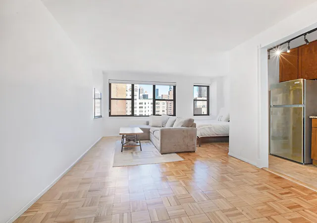 3rd image of 200 E 27Th St, New York City, NY 10016