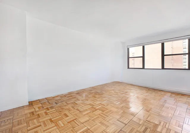 4th image of 200 E 27Th St, New York City, NY 10016