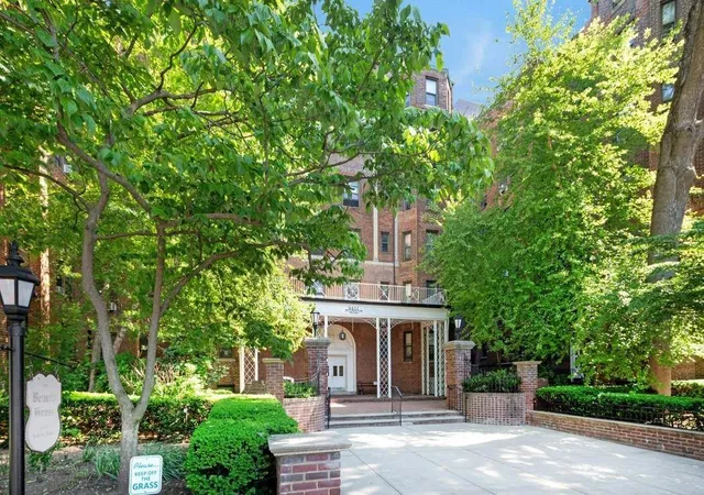 3rd image of The Beverly House, New York, NY 11415