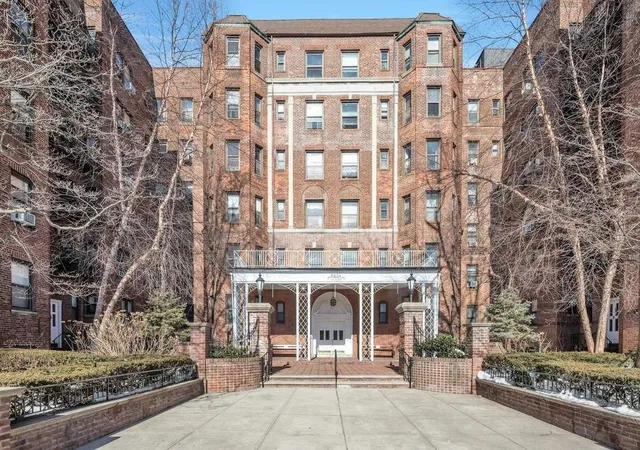 4th image of The Beverly House, New York, NY 11415