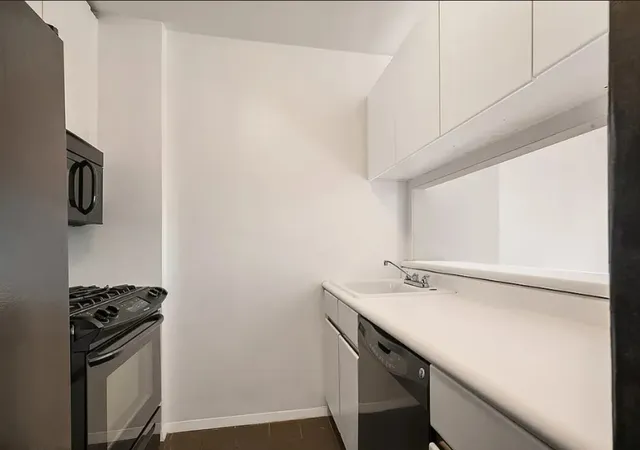 Photo 3 of House for sale at 21 S End Ave #436, New York, NY 10280 | MLS# RLS20072631 | Listing updated on 2026-02-19